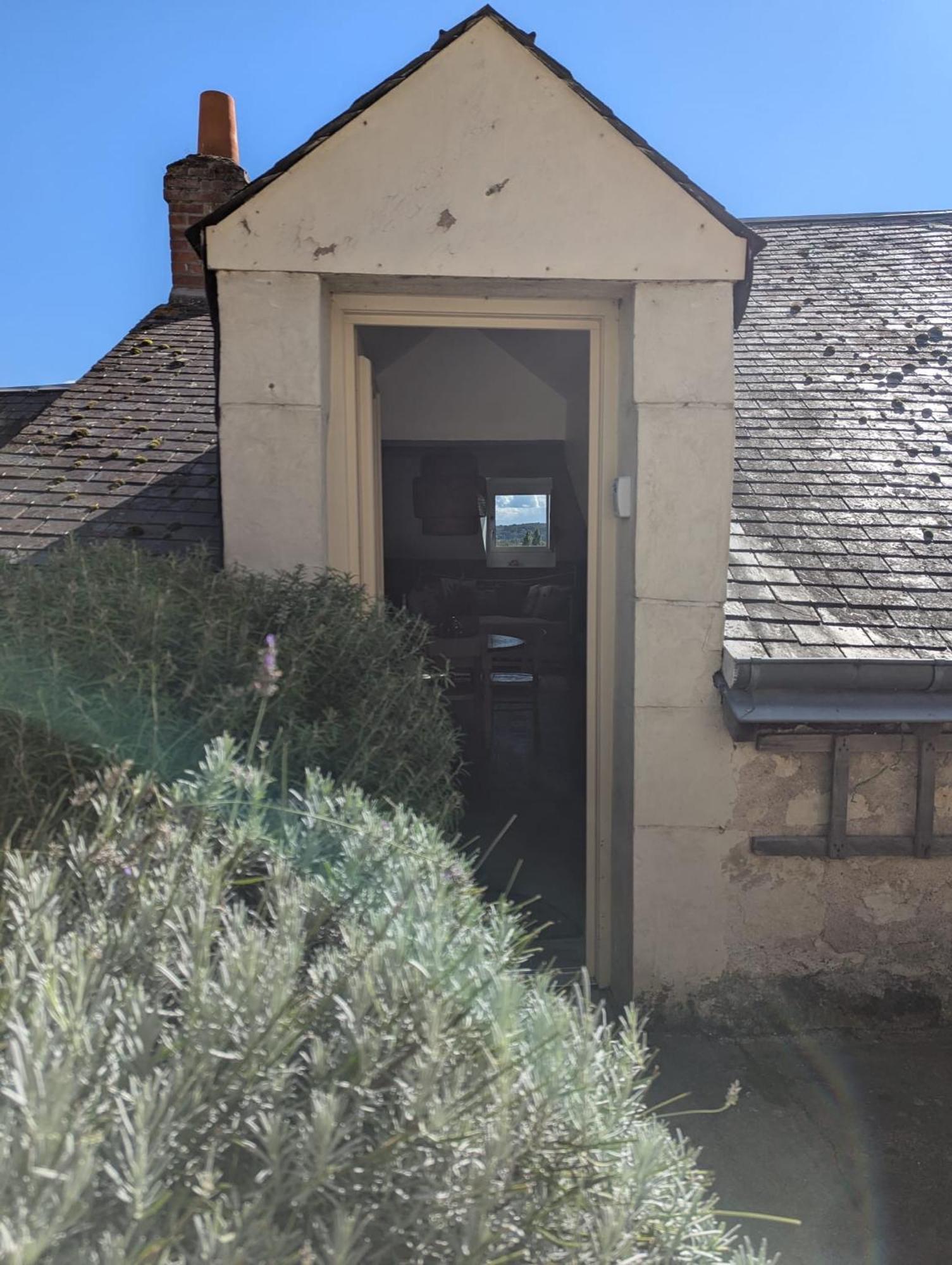 Appartement Des Hirondelles , Au Pied Du Chateau Chinon Exterior photo